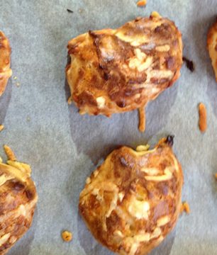 Graviera-Dough-Puffs_Tyrokrokoetes_Mama