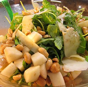 Mama2_arugula_pear_peanut-Salad