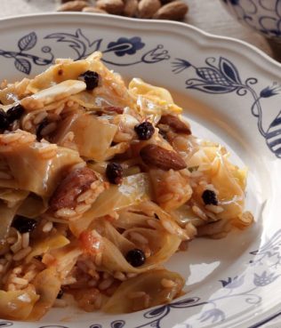 Spicy Cabbage and Rice Pilaf / Lahanorizo Thrakiotiko
