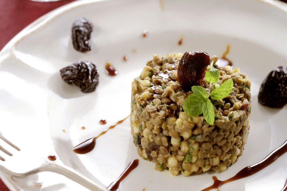 Lentil-Pasta Pilaf with Spices and Dried Fruit