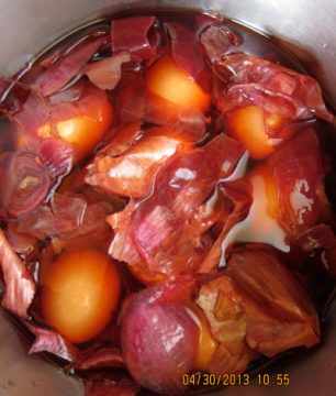Greek-Easter_Eggs-in-the-Pot-w-Onion-Skins