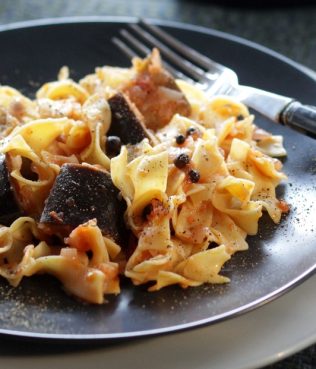 Limnos Style Pasta with Eggplant Sauce / Pseftopetino tis Limnou