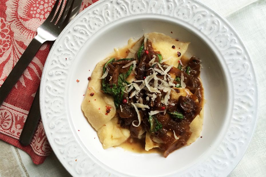 Vegetarian Greek ravioli w figs, arugula, onions