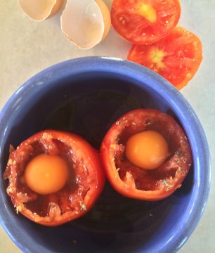 Sunny side up Eggs Baked inside Tomatoes