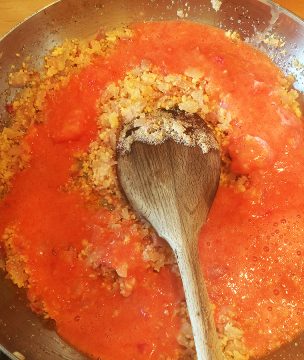 Onions, trahana and pureed tomato pulp for stuffed tomato filling.