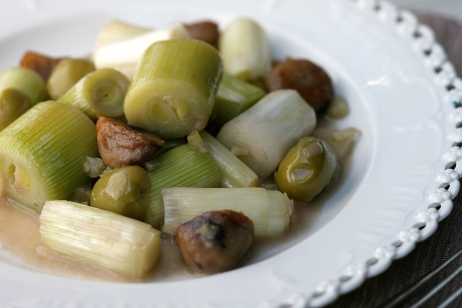 chestnuts, leeks and olives in an easy vegan dish.