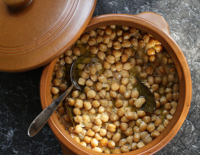 Clay-Baked Chick Pea Soup