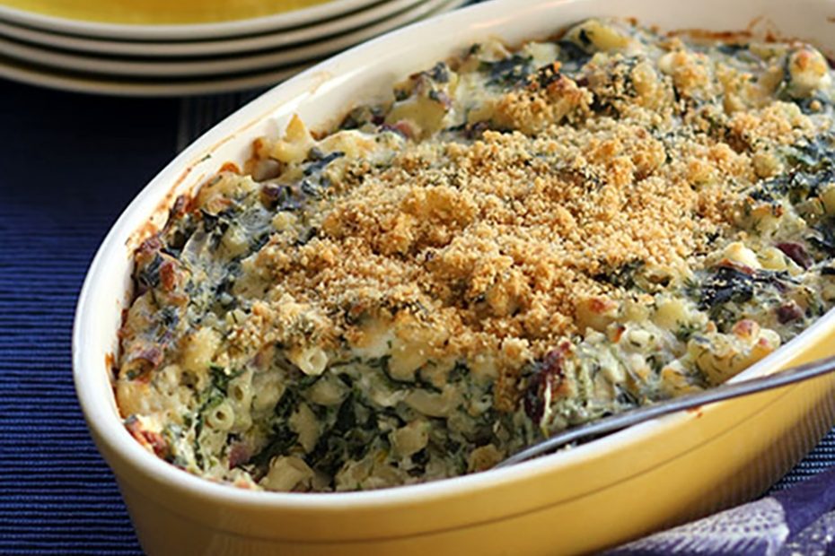 Spanakopita mac'n'cheese with Greek spinach pie filling