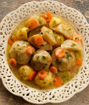 Artichokes a la polita. Photo: Vassilis Stenos