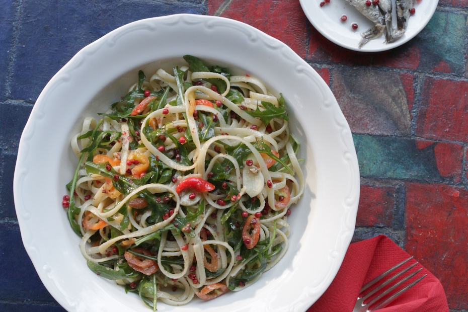 pasta with wilted arugula, anchovy fillets and chilli peppers