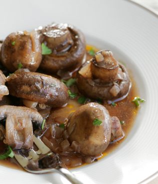 Button Mushrooms in Red Wine with a Touch of Cayenne