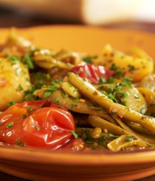 Fasolakia Yiahni (Green Beans in Tomato Sauce)