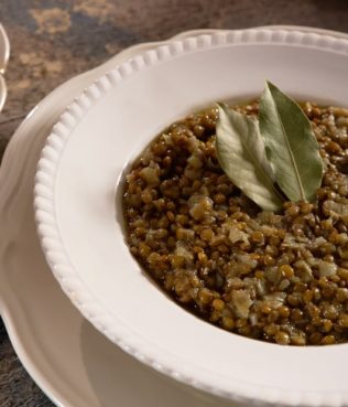 Clay-Baked Minoan Lentils - Minoikes Fakes