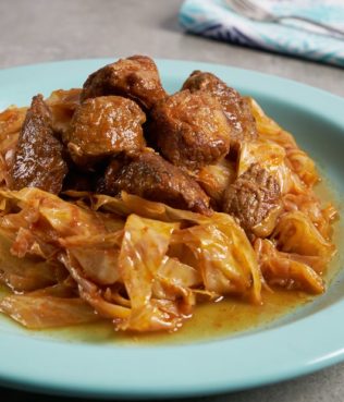 Hoirino Me Mapa - Pork and Cabbage Stew