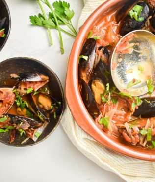 Easy Mussels Cooked in Greek Saffron-Pepper-Tomato Sauce