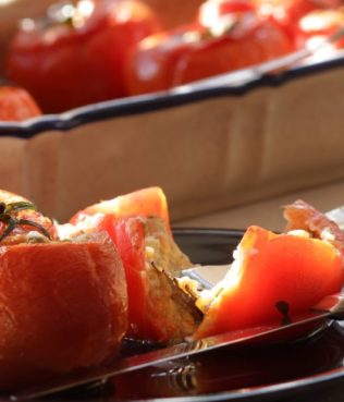 Tomatoes Stuffed with Trahana