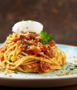 Skordomakaronada - Crunchy Garlic-Rusk Pasta