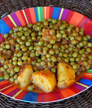 Slow-Cooked Peas with Tomatoes and Herbs