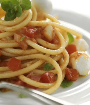 Spaghetti with Fresh Mastiha-Tomato Sauce and Bocconcini