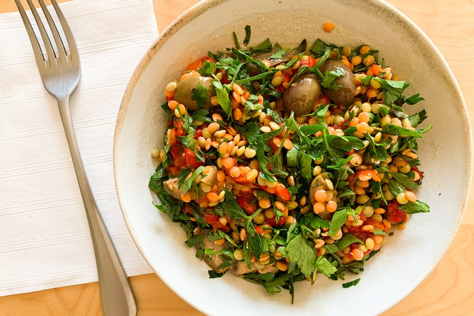 Greek lentil Salad with Arugula and Red Peppers