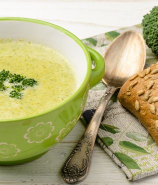 CREAMY BROCCOLI SOUP WITH STAR ANISE, CASHEWS AND GINGER