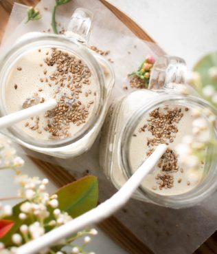 Roasted Apple - Tahini Smoothie with Maple Syrup, Cinnamon and Sesame Seeds