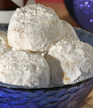 Kourambiedes, Greek Christmas Cookies: My family recipe