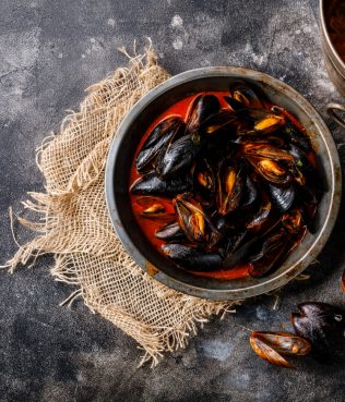 LEMONY MUSSELS IN TOMATO SAUCE