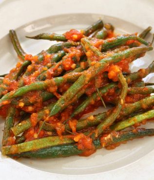 Braised Green Beans With Garlic Confit and Herbs