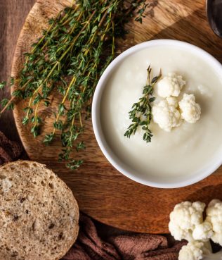 VEGAN CREAM OF CAULIFLOWER SOUP