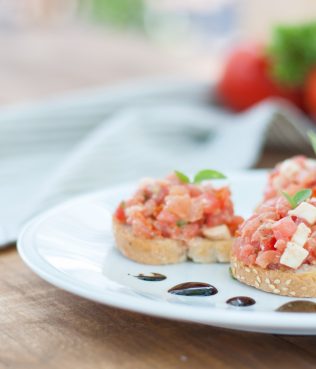 BREAD SALAD WITH TOMATOES, MINT & RED ONIONS