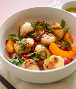 SCALLOP, PEPPER AND PEACH SALAD