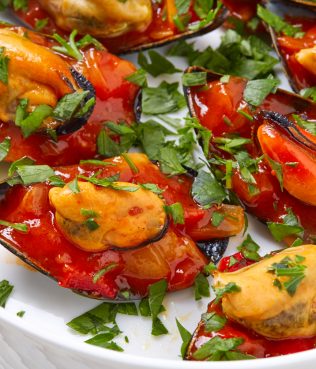 MUSSELS WITH SPICY TOMATO SAUCE