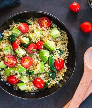 Bulgur Salad With Tomatoes, Avocado, Spinach & Sunflower Seeds