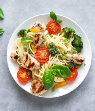Spaghetti with Mastiha Greek-Yogurt Chicken & Vegetables