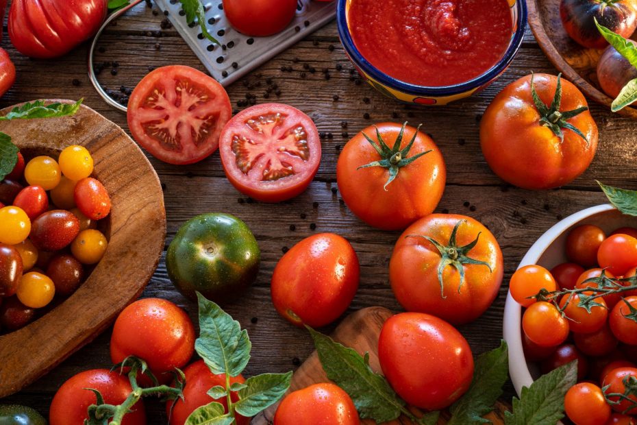 Tomatoes: the cornerstone of the Greek summer kitchen