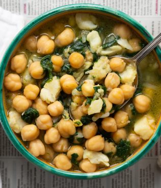 CHICKPEAS COOKED WITH SPINACH AND COD