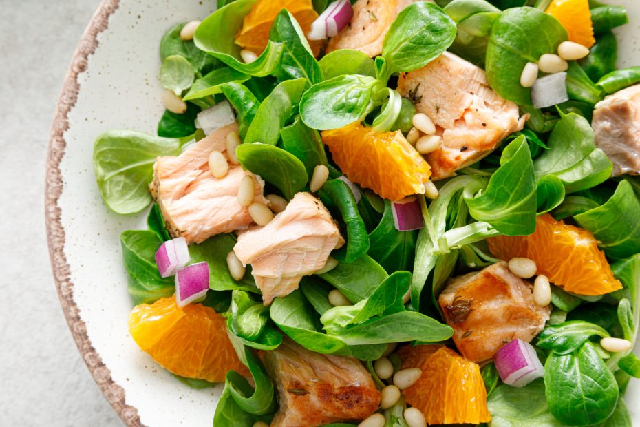 Mache salad with salmon and oranges