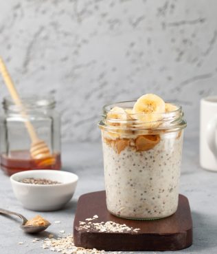 OVERNIGHT OATMEAL WITH GREEK HONEY, BANANAS, AND CHIA SEEDS