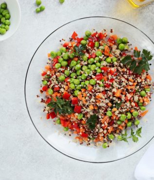 RED & WHITE QUINOA BOWL WITH PEAS, CARROTS AND PEPPERS