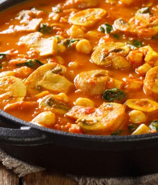 Chickpea Curry With Mushrooms and Spinach