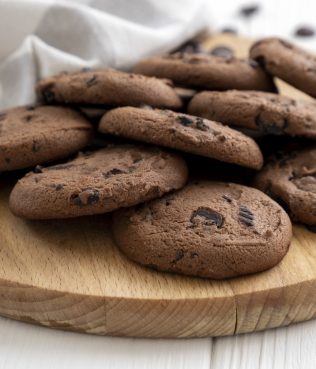 VEGAN CHOCOLATE CHIP COOKIES