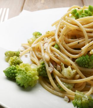 Garlicky Broccoli Spaghetti