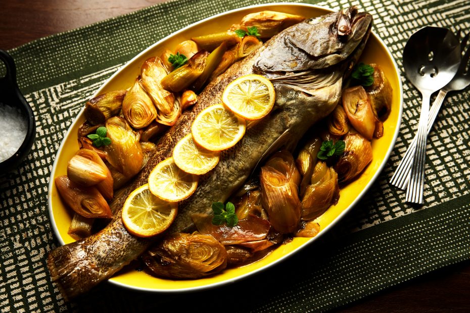 Fish recipes. Baked grouper with leaks.
