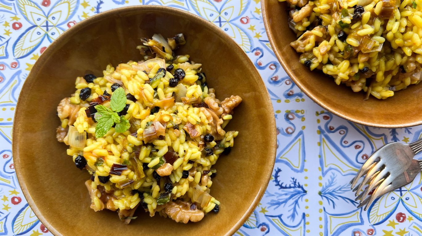 Leak walnut rice with saffron and currants. A recipe by Diane Kochilas.