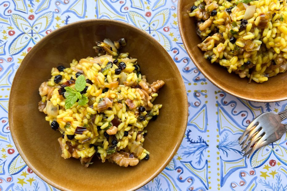 Leak walnut rice with saffron and currants. A recipe by Diane Kochilas.