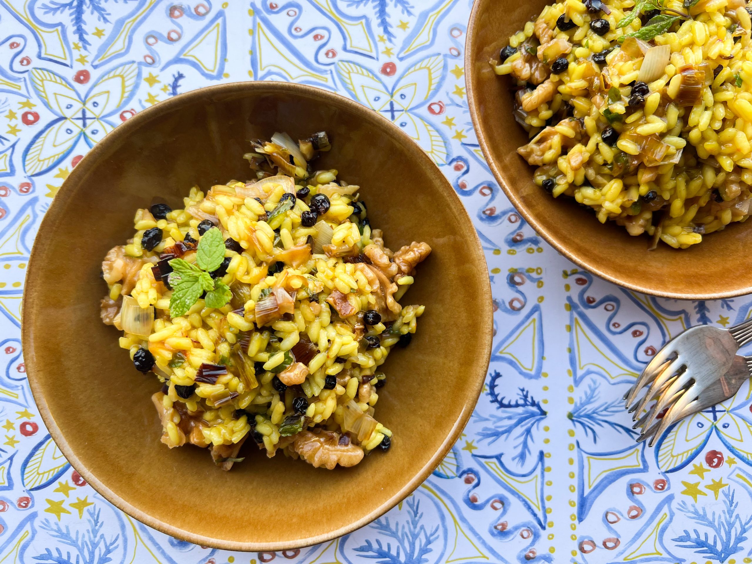 Leak walnut rice with saffron and currants. A recipe by Diane Kochilas.