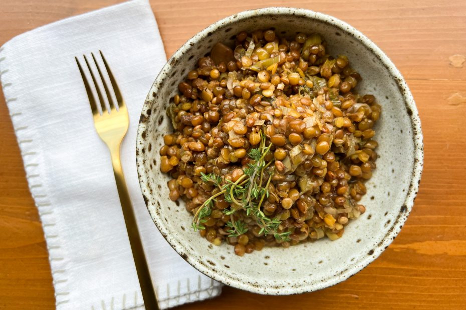 Sweet and Sour Lentils Baked with Honey, Vinegar and Leeks