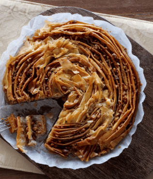 Easy Baklava Crinkle Pie