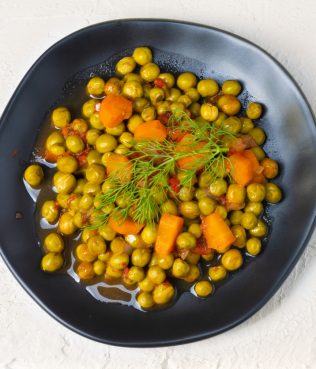 Greek Spring Peas and Potatoes Stew with Tomatoes  (Arakas Laderos)